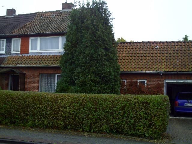 Wilhelmshaven: VERKAUFT - Handwerker aufgepasst! Sanierungsbedürftige Siedlungshaushälfte in Voslapp. 